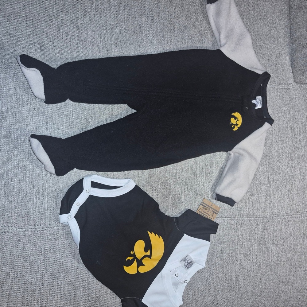 Iowa Hawkeyes Baby Fleece Footed Sleeper and Bodysuit Set Black White NWT 6-9M